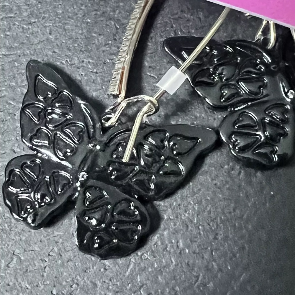 NWT 🖤🦋🖤 Betsey Johnson Pavé Butterfly Earrings Black Multicolor Crystals - Picture 14 of 16